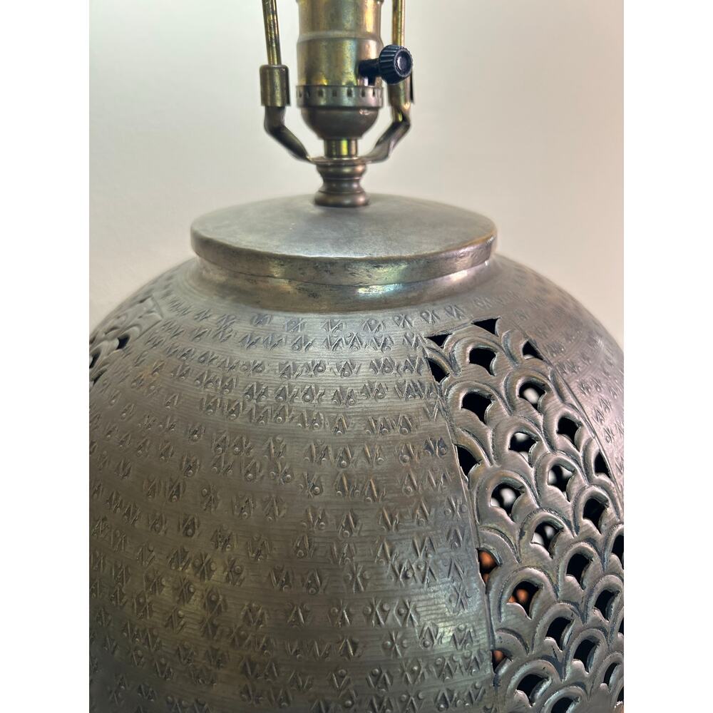 Vtg. Bronze Gold Table Lamp, Textured Metal Base, Contemporary Rustic Lamp, MCM - Picture 9 of 16
